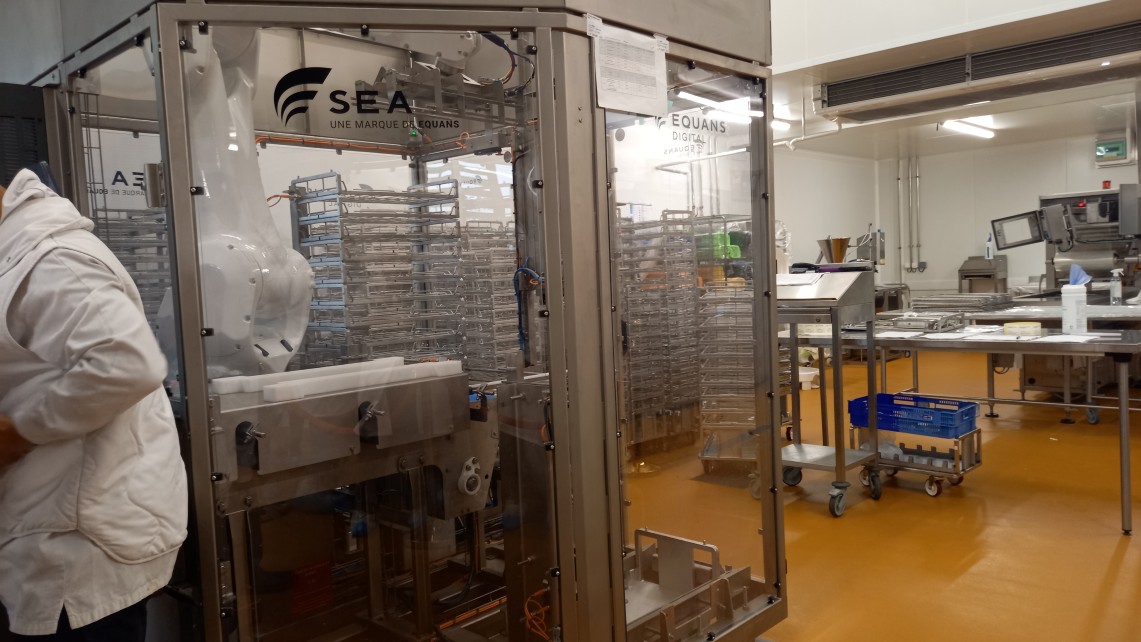 La cuisine centrale du Syrec a fait sa mue tout inox